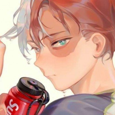 玻璃坠落砸坏7辆车